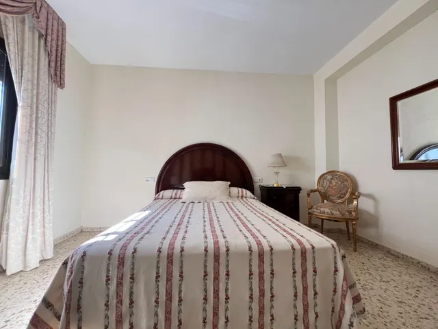 Gran casa con garaje y Local en Plaza Santa Marina — 19