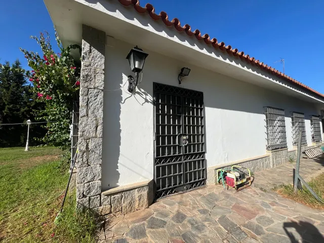 GRAN CHOLLO-FINCA URBANA DE 2600 METROS CON GRAN CHALET , DOS  VIVIENDAS,  TRASTERO Y PISCINA — 3