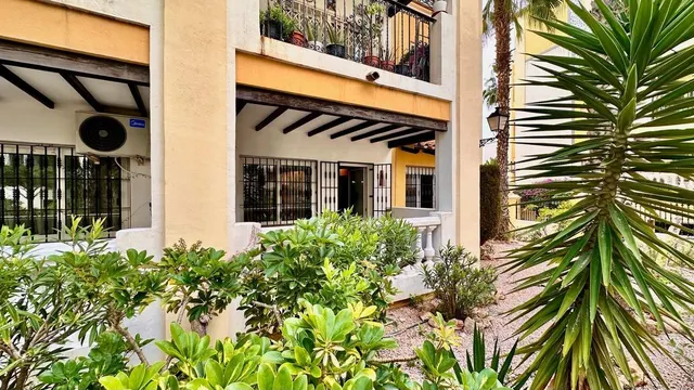 Apartamento con terraza, provincia de Alicante, Torrevieja. 2 habitaciones, 63 m2, 200 metros al mar. — 9