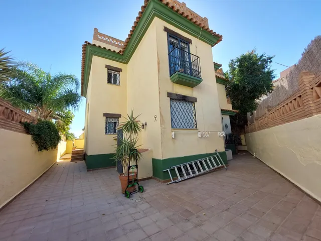 Chalet 6 dormitorios 3 baños, terrazas y piscina en Burjulú. — 12