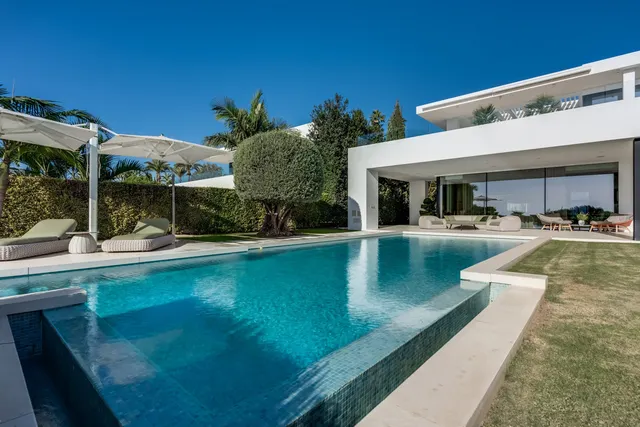 Chalet 5 habitaciones 868m² en venta - Costa del Sol — 44