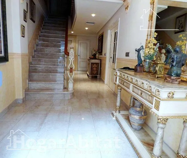 ¡CASA ESPECTACULAR! AMPLIA Y LUMINOSA CON BALCÓN Y TERRAZA — 34