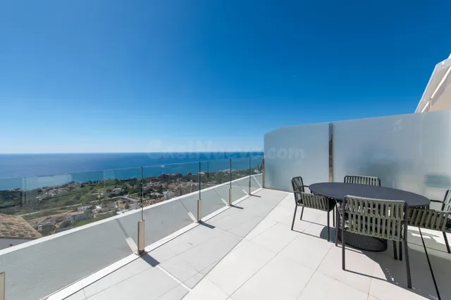 Ático dúplex con vista al mar en Benalmádena - Reserva del H - foto 3