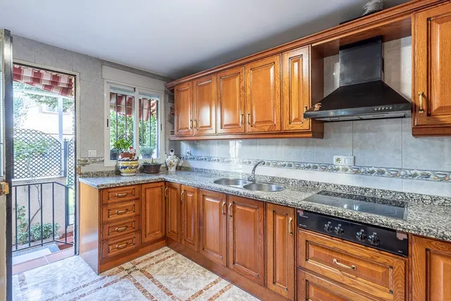 Casa en Ogijares con piscina comunitaria. — 12