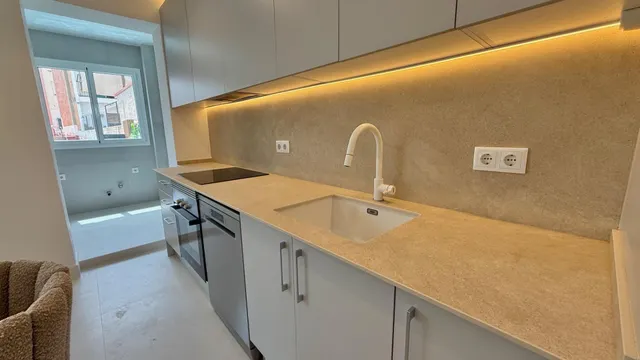 Vivienda completamente reformada con 3 dormitorios, terraza, jardín privado y piscina — 26