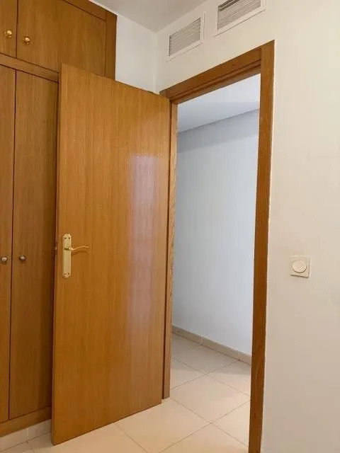 ALQUILER DE APARTAMENTO EN RONDA SUR SIN MUEBLES — 12