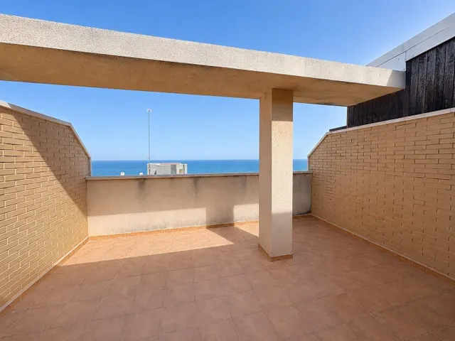 Ático dúplex con vistas frontales al mar y amplio solárium en Guardamar del Segura — 29