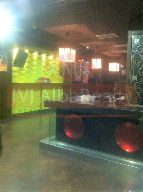 SE VENDE GRAN LOCAL EN EL CENTRO CON NEGOCIO DE HOSTELERIA INCLUIDO — 2