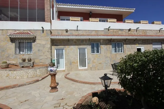 villa independiente 1º linea de playa cabopino — 48
