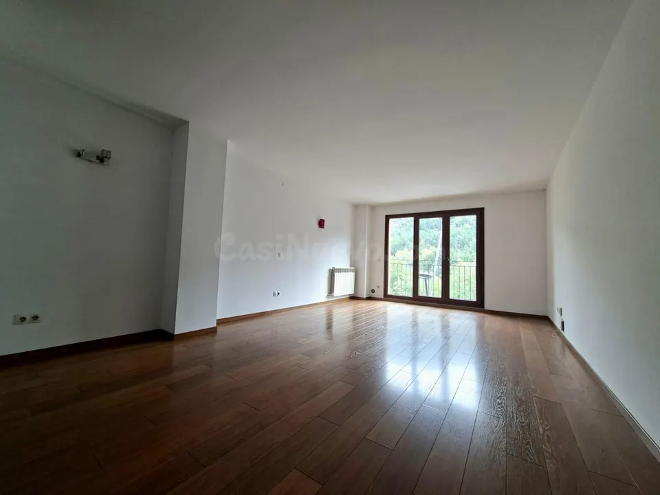 Piso luminoso con encanto y vistas a la montaña