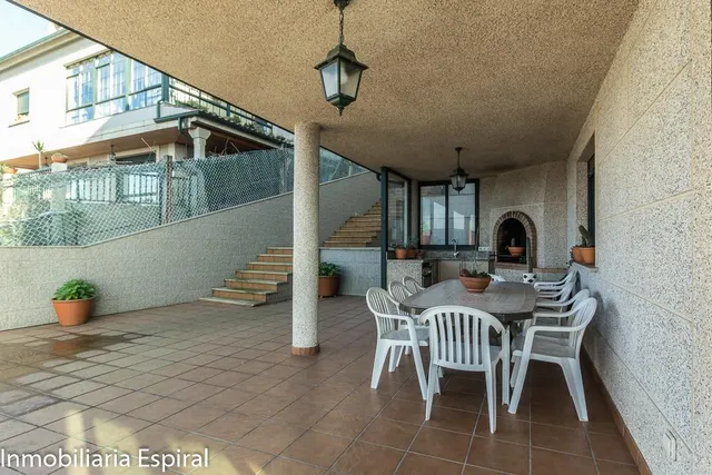 ¡Impresionante Chalet Familiar en Mogor, Marín! — 42