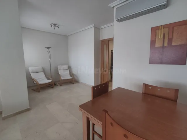 Piso seminuevo con cuatro amplios dormitorios, dos baños completos, garaje, trastero y piscina comun — 5