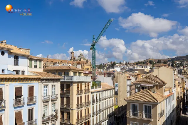 GRAN PISO EN PLAZA DEL CARMEN FRENTE AL AYUNTAMIENTO. — 46