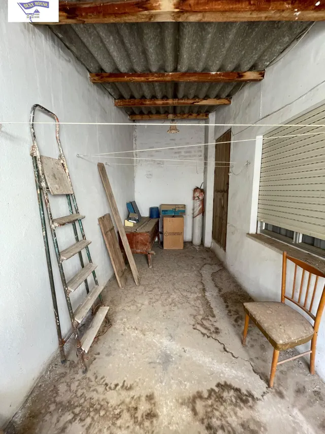 Amplia Casa en el centro de Valdeganga con Posibilidades de Reforma — 19
