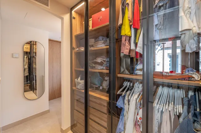 Impresionante Vivienda de Lujo con Diseño Moderno y Comodidades Exclusivas — 46