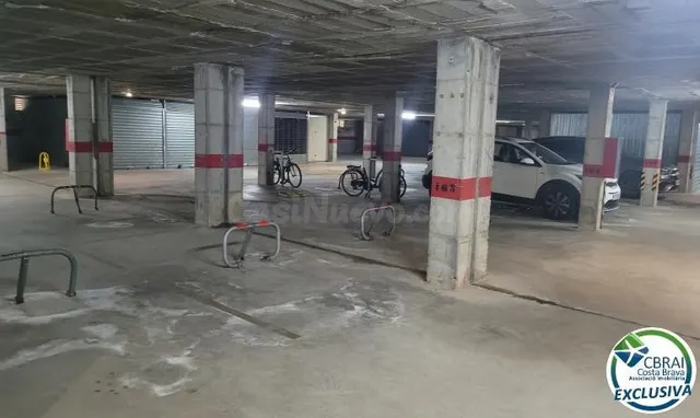 EMPURIABRAVA-DELTA MUGA: Plaza de aparcamiento subterráneo e - foto 2