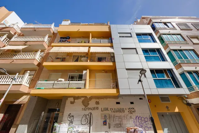 Exclusivo ático de 3 dormitorios en el centro de Torrevieja — 43
