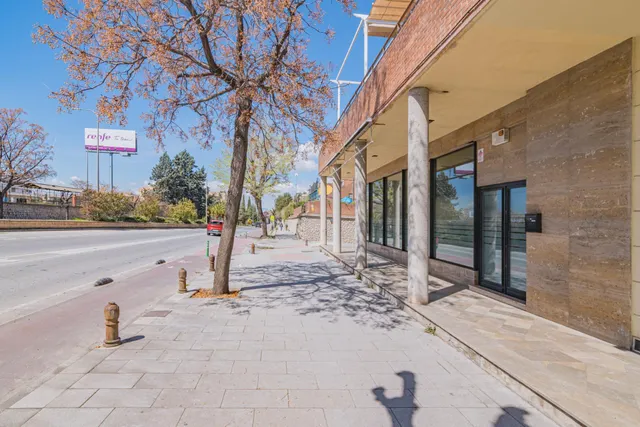 ¡oportunidad única! local comercial en avenida andalucia — 24