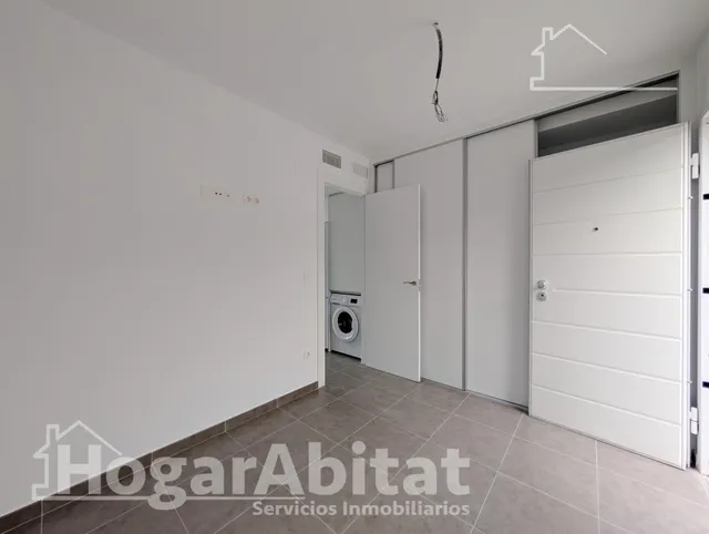 Estrena estilo de vida en este moderno adosado con gran porche, terraza, patio y piscina comunitaria — 13