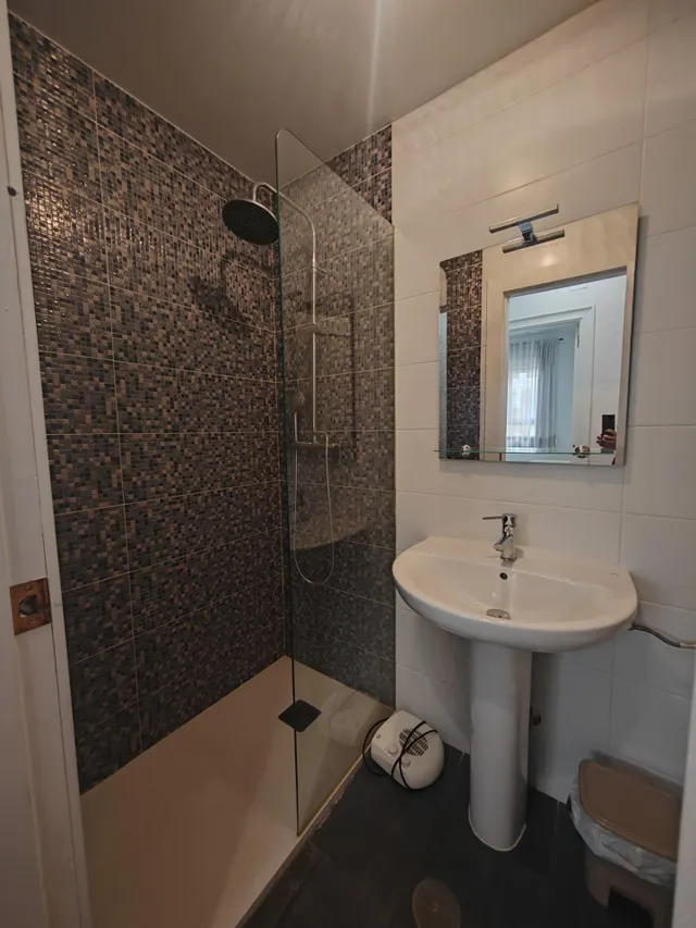 SE ALQUILA HABITACIÓN EN MILLÁN DE PRIEGO. — 20