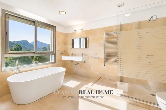 CHALET UNIFAMILIAR CON PISCINA DESBORDANTE Y VISTAS A LA SERRA DE TRAMUNTANA — 13