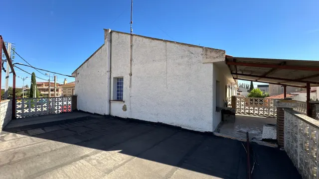 ¡Una casa con jardín, terraza y un sinfín de posibilidades en el corazón de Borja! — 38
