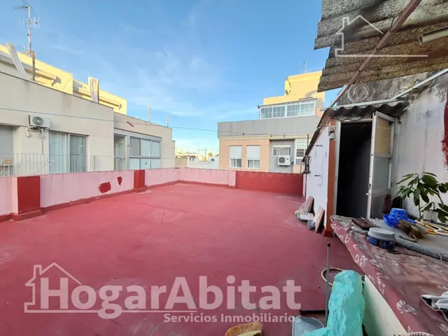 AMPLIA CASA CON TERRAZA Y GARAJE CERCA DE LA PLAYA DE SAGUNT - foto 3