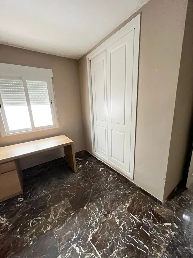 Amplio Piso Reformado en Zona Colón — 18