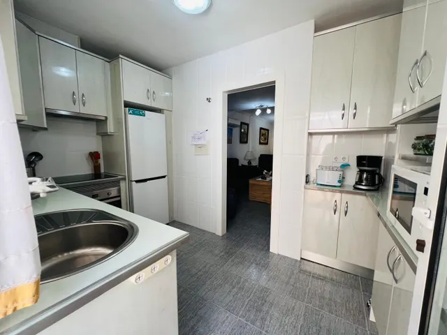 Chalet adosado de 3 dormitorios con terraza y piscina comunitaria en Playa Flamenca — 21
