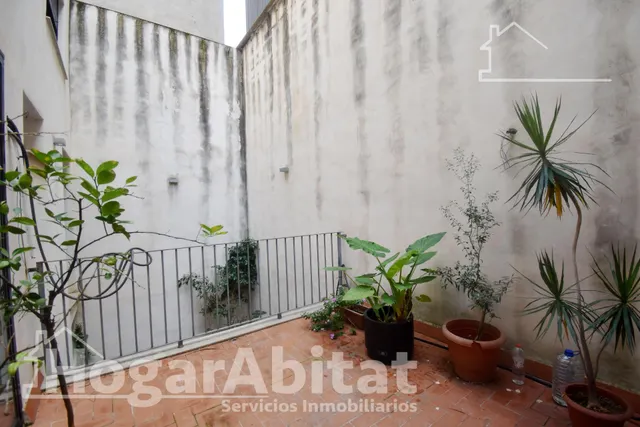 ¡Perfecto para invertir! Casa de cuatro alturas  para reformar con garaje y dos terrazas, cerca del centro — 11