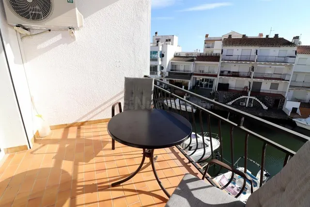 Apartamento con vistas al canal en Empuriabrava - foto 4