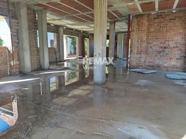 Casa en construcción con muchas posibilidades — 6