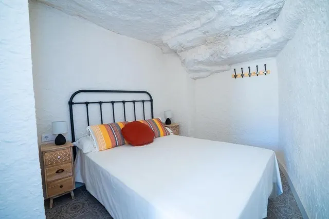 Complejo rural de 4 alojamientos dedicado a alquiler vacacional en Alcalá del Júcar: una joya para inversores — 50