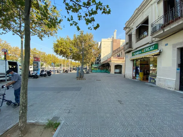 Local diafano en acera "Prime" Passeig Joan de Borbó
