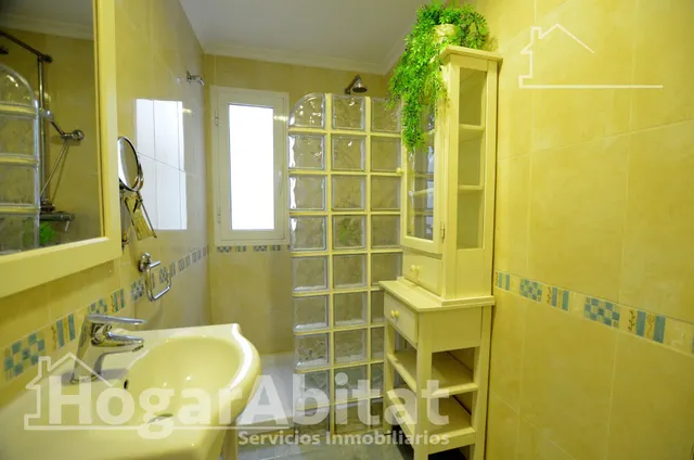 ¡En pleno centro! Impecable, exterior y luminoso con garaje y ascensor, todo amueblado — 24