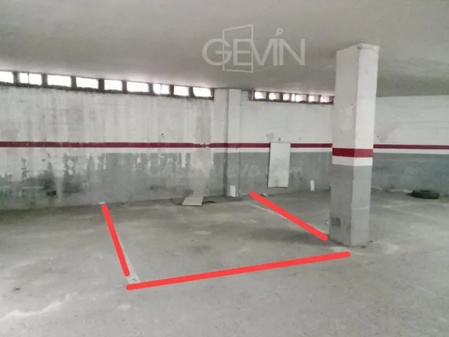 Plaza de parking  en alquiler para coche mediano en el centr