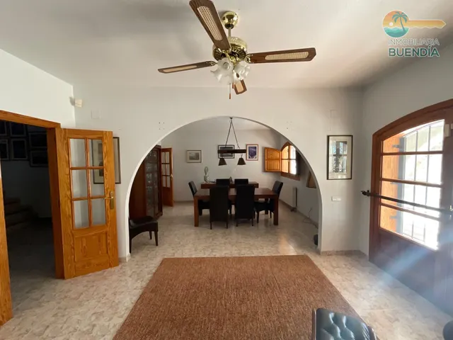 Amplia casa de campo con hangar privado y piscina — 10