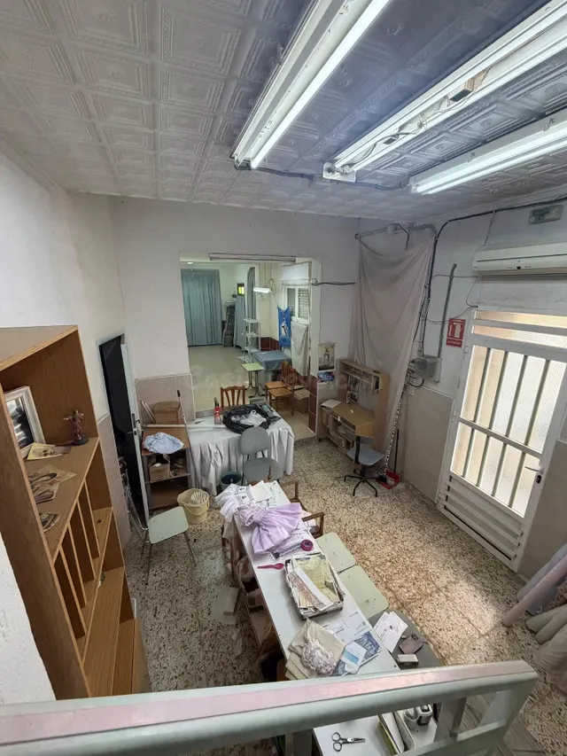CASA DE 2 PLANTAS DE 4 habitaciones Y 1 BAÑO - ZONA ALMORADI - — 5