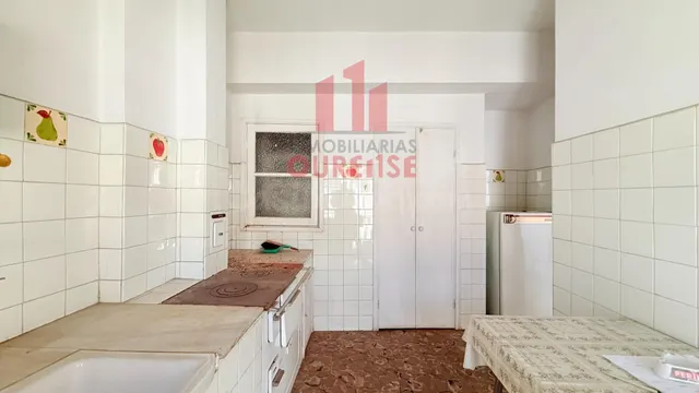 LUMINIOSA VIVIENDA PARA REFORMAR CON ASCENSOR EN O COUTO - foto 3