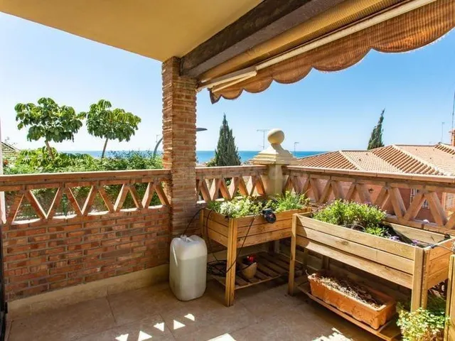 HERMOSO CHALET EN LA CALA DEL MORAL A 500M DE LA PLAYA CON P - foto 3