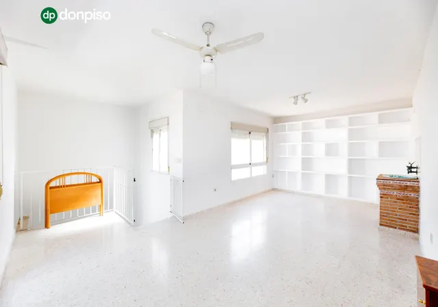 Vive en el corazón de Armilla: 4 dormitorios, patio, terraza y garaje — 19