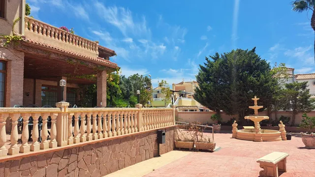 RESTAURANTE EN CABO ROIG. CON 871 M2. — 50