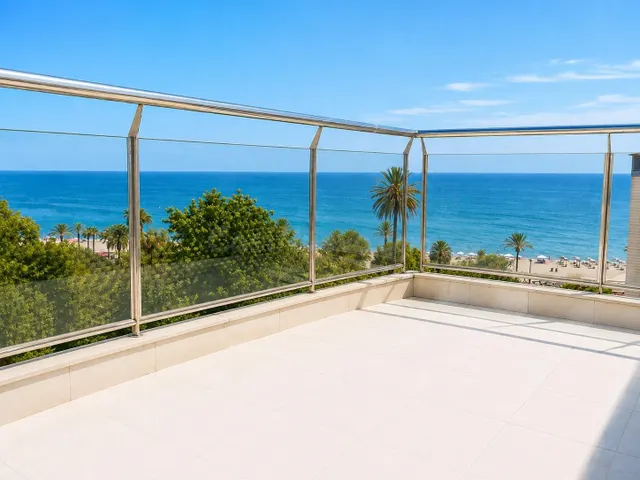 Ático con gran terraza y vistas al mar — 17