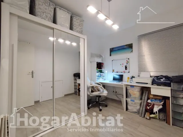 Espacio exterior, luz y privacidad en este adosado reformado en esquina con gran terraza y piscina comunitaria — 19
