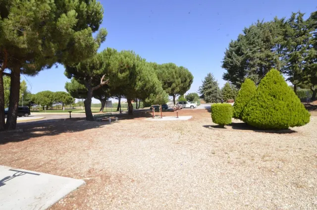 Urbis te ofrece un terreno Urbano en venta en Carrascal de Barregas zona URB. PEÑASOLANA, Salamanca. — 33