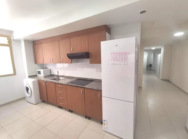 Piso de 6 dormitorios y 2 baños compartidos para estudiantes en zona CEU Cardenal Herrera de San Jos — 3