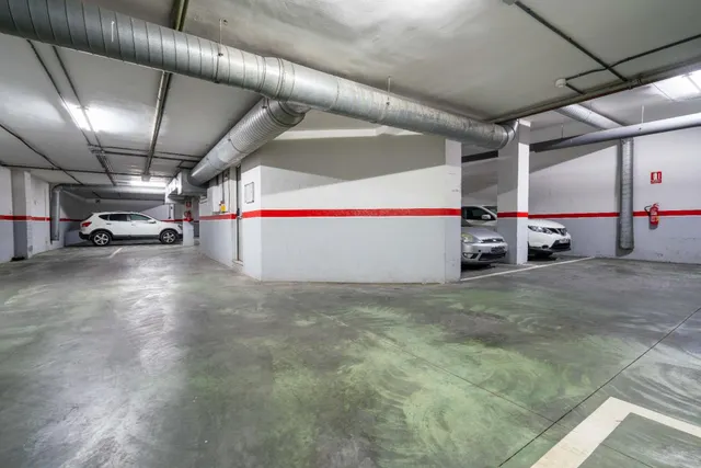 Plaza de garaje para coche y moto — 4