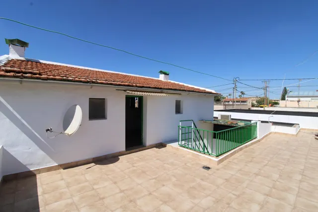 Casa con encanto, amplios espacios y muchas posibilidades en Albujón — 28