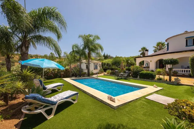 Acogedora casa de campo en un estado impecable con piscina p