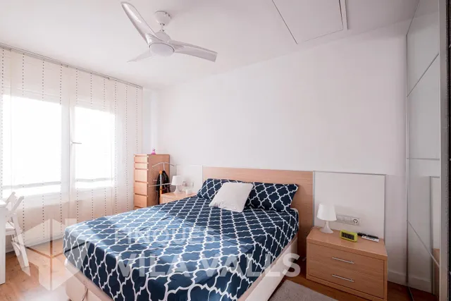 Casa esquinera con jardín privado y estilo inigualable — 7